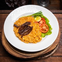 ข้าวผัดสมุนไพร 3 สหายเนื้อออสเตรเลียทอด