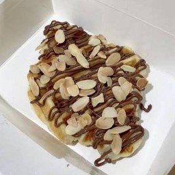 Chocolate Almond Croffle (ช็อกโกแลตอัลมอนด์ครอฟเฟิล)