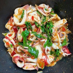 กะเพราปลาหมึก