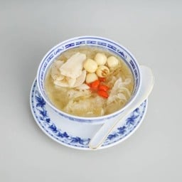 เห็ดหูหนูต้มแปะหะ 银耳炖百合 white fungus stew with lily bulb and lotus seed goji berry