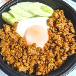 ข้าว หมูสับคั่วไข่ดาว