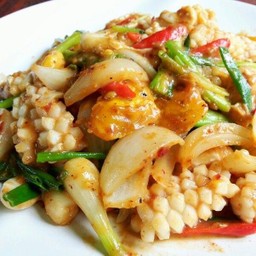 คาง ปลาหมึก ผัดไข่เค็ม = กับข้าว & กับแกล้ม