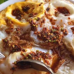 ข้าวหน้าไข่ดาวราดน้ำปลาพริกป่น