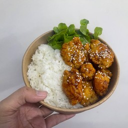 ข้าวหน้าไก่ทอดซอสเกาหลี