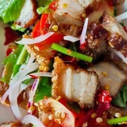 ยำหมูกรอบ
