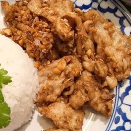 หมูทอดกระเทียม