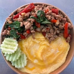 ข้าวไข่ข้นกะเพราหมูสับ