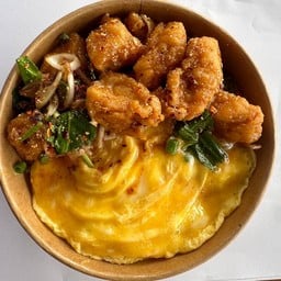 ข้าวไข่ข้นยำไก่แซ่บ