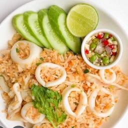 ข้าวผัดปลาหมึก