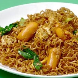 มาม่ายากิโซบะ ไส้กรอก