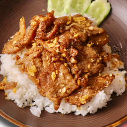 ข้าวหมูนุ่มคั่วกระเทียม