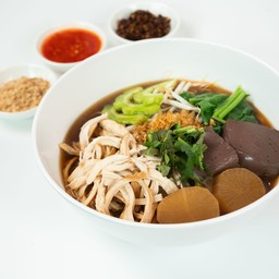 ก๋วยเตี๋ยว อกไก่ล้วน