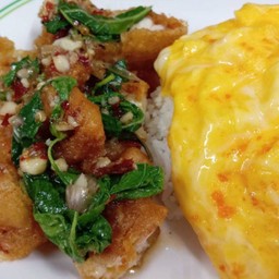 ข้าวกะเพราไก่กรอบ