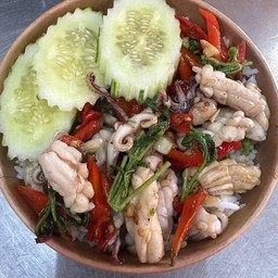 ข้าวกะเพราปลาหมึก