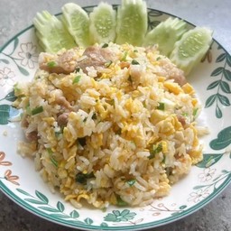 ข้าวผัดหมู  รายละเอียด ใส่ผักแค่ -ต้นหอม -แครอท