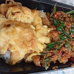 กะเพราหมูสับไข่เจียว+น้ำซุป