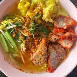 บะหมี่เกี๊ยวหมูแดงต้มยำ