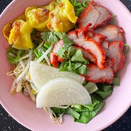 บะหมี่เกี๊ยวหมูแดง