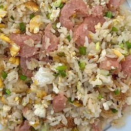 ข้าวผัดแหนมหอมแดงพริกสด