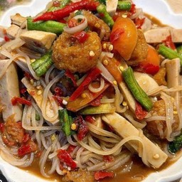 [อร่อยซ่ากับโค้ก] ตำซั่วเส้นเล็กแคปหมูยอ +  โค้ก ออริจินัล (กระป๋อง)