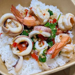 กะเพราทะเลราดข้าว