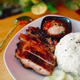 ข้าวไก่ย่างน้ำจิ้มแจ่ว