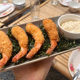 กุ้งชุบแป้งทอดใบคะน้าทอดกรอบ