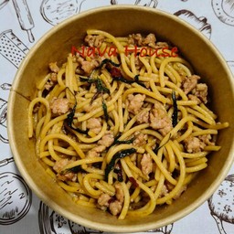 สปาเก็ตตี้กะเพราไก่ชิ้น