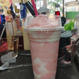 สตอเบอรี่นมสดปั่น