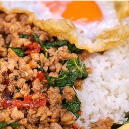 ผัดกะเพราราดข้าว
