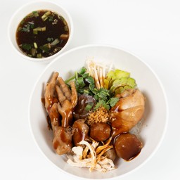 ก๋วยเตี๋ยวไก่แห้ง รวม (น่อง ขา ข้อ อก)