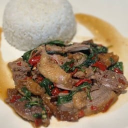 ข้าวกะเพราเป็ดย่าง