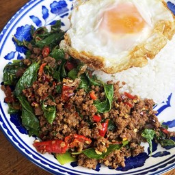 ข้าวกะเพราเนื้อสับ+ไข่ดาว