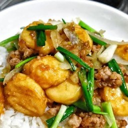 ผัดเต้าหู้หมูสับราดข้าว