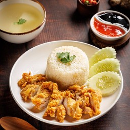 ข้าวมันไก่กรอบ เต็มจาน