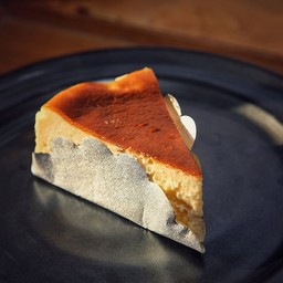 โฮมเมดชีสเค้กหน้าไหม้จากเตายายเพ็ญ