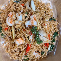 มาม่าผัดฉ่าใส่กุ้งสับ มาม่า 2 ก้อน