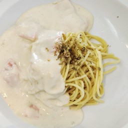 สปาเกตตี้ไวท์ซอสใส้กรอกรมควัน