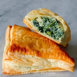 Spinach Cream Sauce Puff
