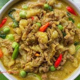 แกงเขียวหวานเนื้อ ราดข้าว