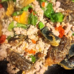 ข้าวกะเพราไข่เยี่ยวม้าหมูสับ