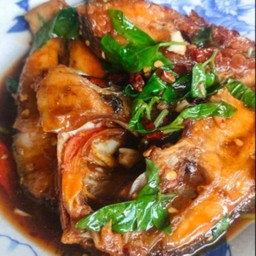 ผัดปลานิลใบโหระพา