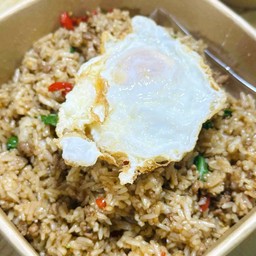 กระเพราหมูสับคลุกข้าว ไข่ดาว