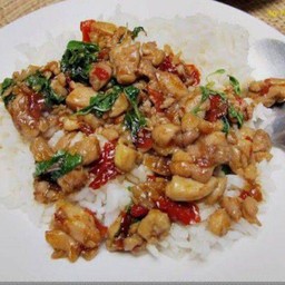 ผัดกะเพราไก่ จัดจ้าน