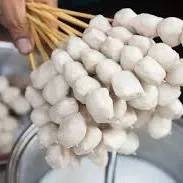 ลูกชิ้นปิ้งแม่นวย - ตลาดโต้รุ่ง