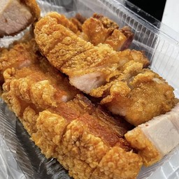 หมูกรอบ+น้ำจิ้มซีฟุ้ด ครึ่งกิโล