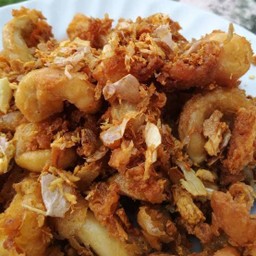 ใส้ใหญ่หมู ทอด = จิ้มซอส