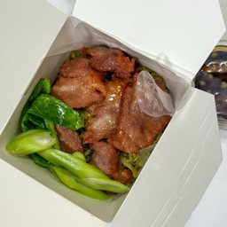 บะหมี่ผักหมูแดงนุ่ม พร้อมน้ำจิ้มพริกดองกลมกล่อมม