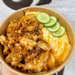 ข้าวไข่ข้น ไก่ทอดกระเทียม