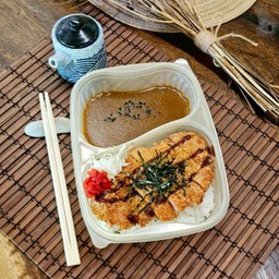 ข้าวแกงกระหรี่หมูทอด (หมู 100กรัม)